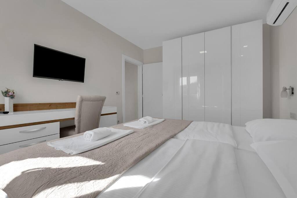 Apartment Hrvoje -Nur 50M Bis Zum Meer - Makarska Exklusiv Promajna Exterior photo