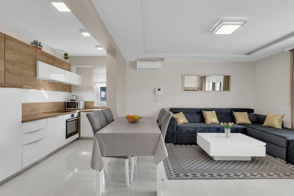 Apartment Hrvoje -Nur 50M Bis Zum Meer - Makarska Exklusiv Promajna Exterior photo